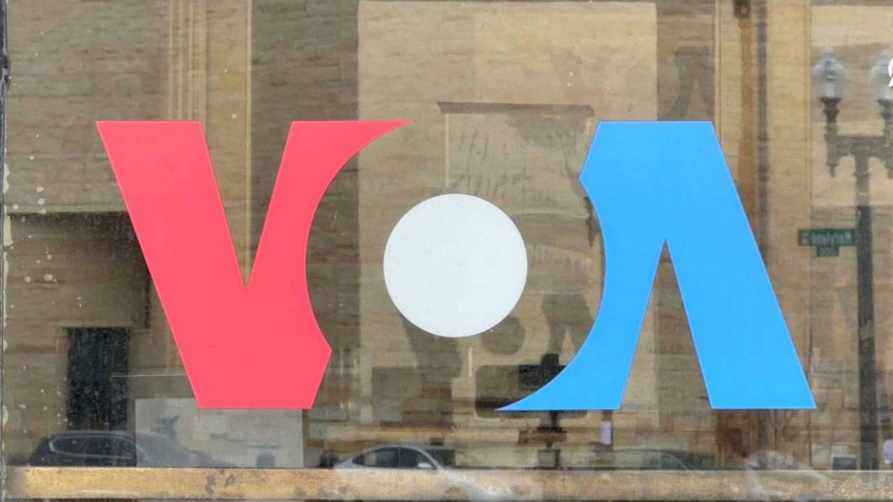 VOA'dan yüzlerce kişinin işten çıkarılması kararı askıya alındı