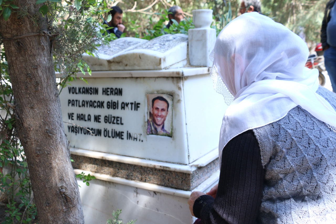 Gazeteci Eryiğit mezarı başında anıldı