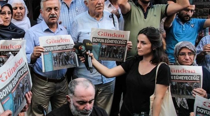 Gazeteci Yağmur Kaya’nın yargılandığı dava Haziran’a ertelendi