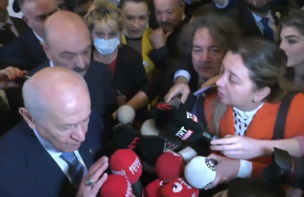 Gazetecilerden Bahçeli'ye: İşimiz tam olarak bu