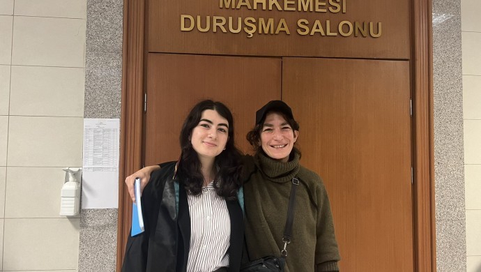 Gazeteci Zeynep Kuray'ın duruşması ertelendi